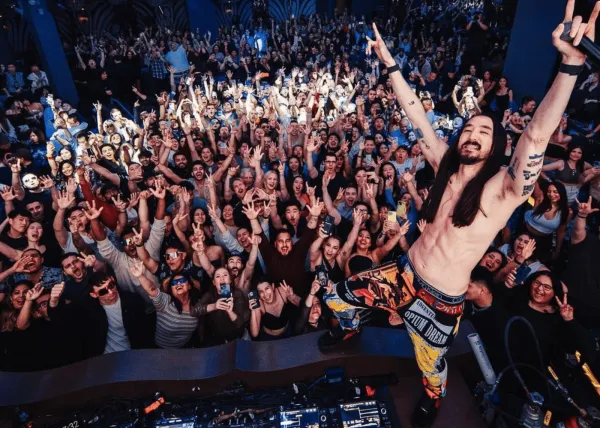 1 Steve Aoki