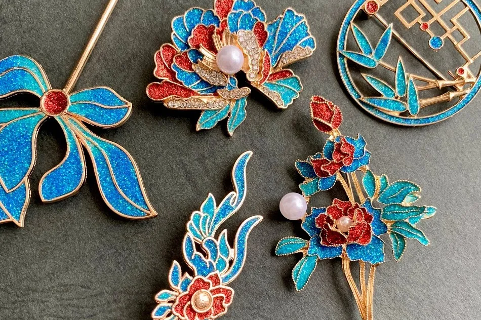 3 East-West Heritage Series: Enamel Filling Accessories Workshop