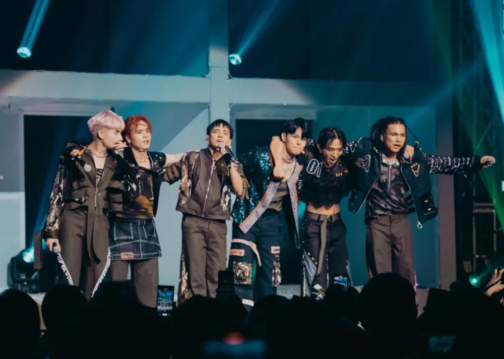 ALAMAT during their first solo concert.