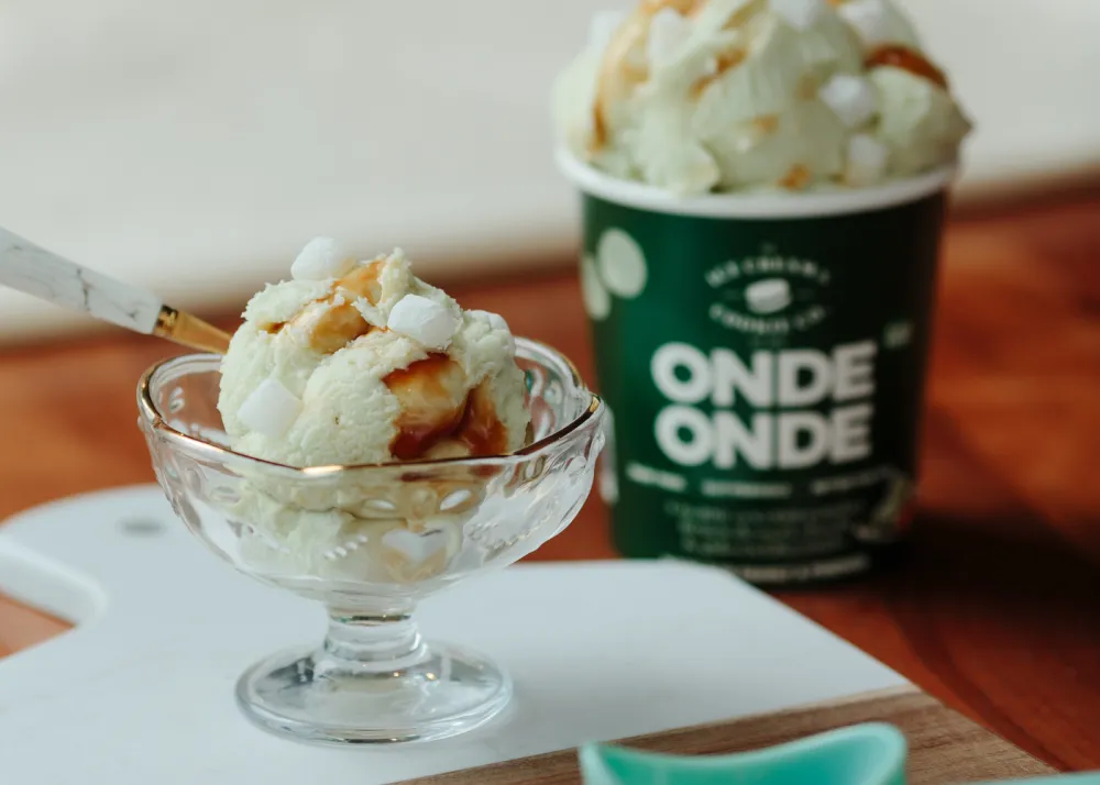 Asian-inspired flavored ice cream - Onde Onde
