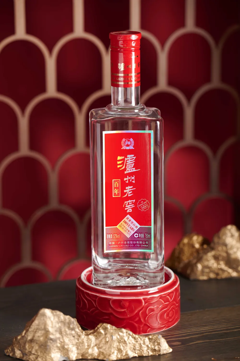 The Luzhou Laijiao Century Blend is the best drink to pair with spicy dishes.