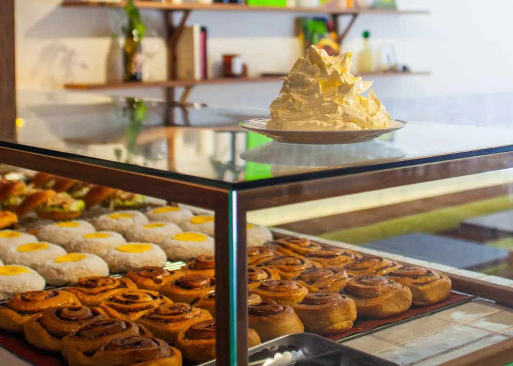 Venner by Elin Fu and Nelson Htoo cinnamon bun and whipped butter cafe shop