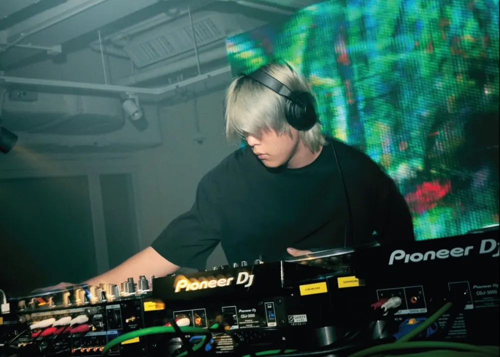 DJ
