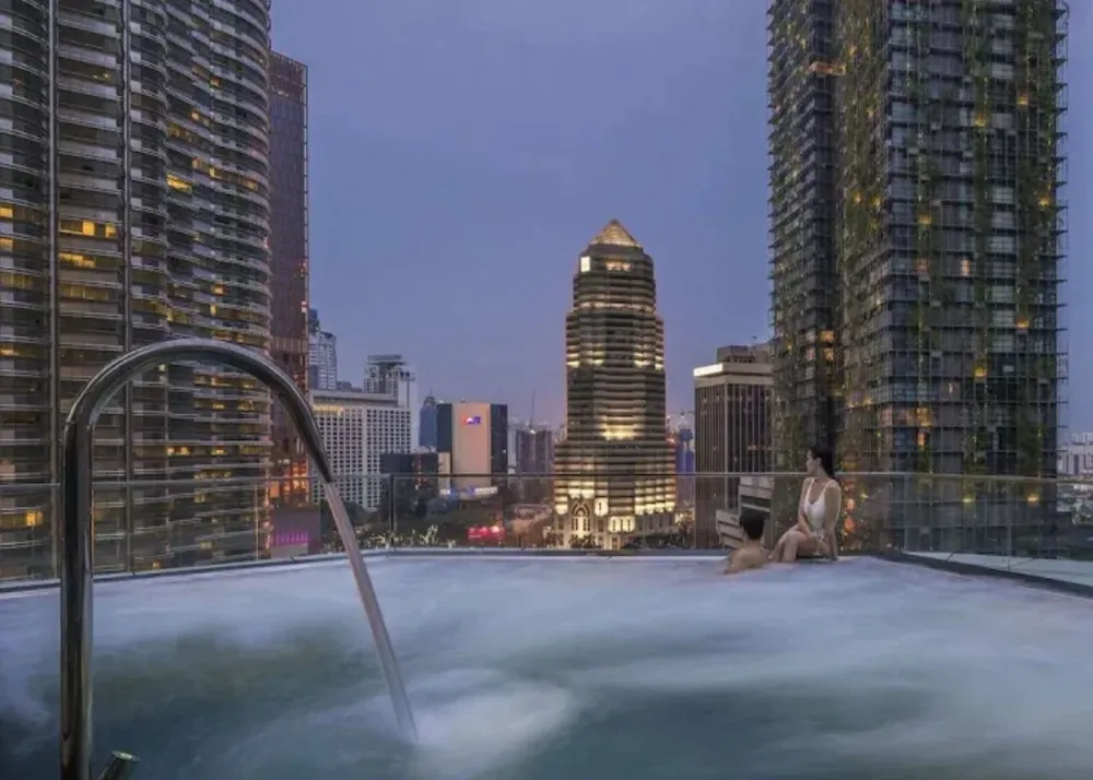 four seasons hotel pool and the overlooking view of buildings