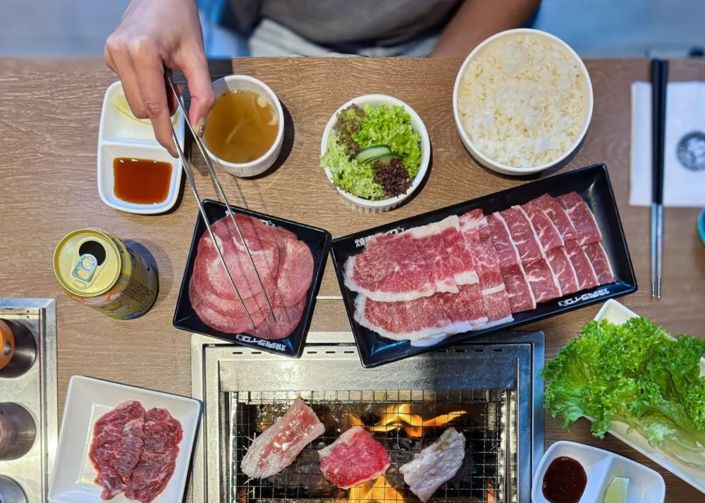Yakiniku Like solo diner at grill