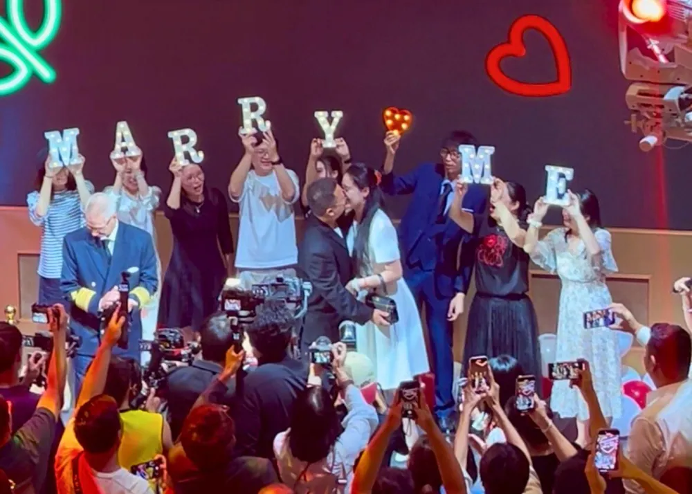 StarCruises’ “Star Voyager” wedding proposal at red carpet night event