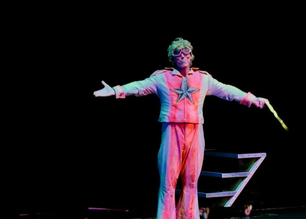 StarCruises’ “Star Voyager” Scott & Muriel ‘The Accidental Illusionists" show