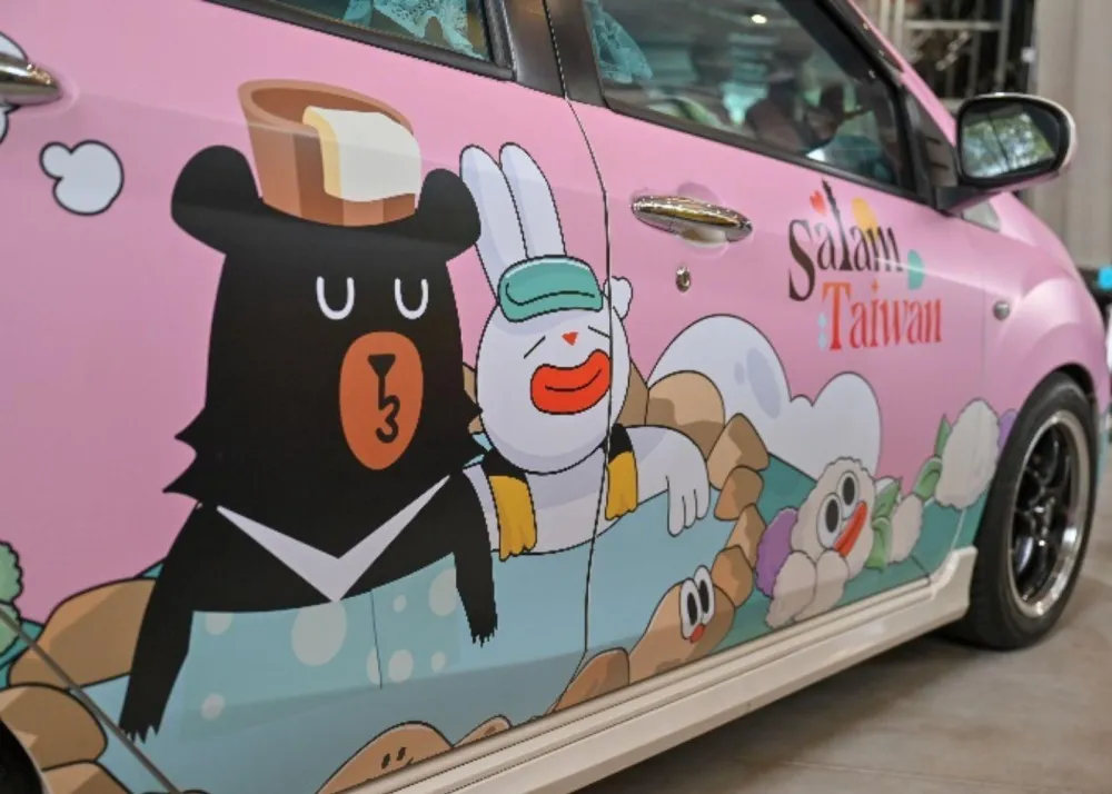 The campaign's ride-hailing car
