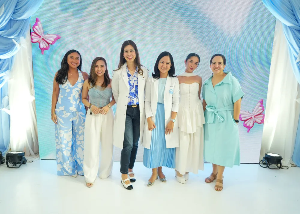 Speakers and representatives gathered for a photo during the Modess Comfortverse
