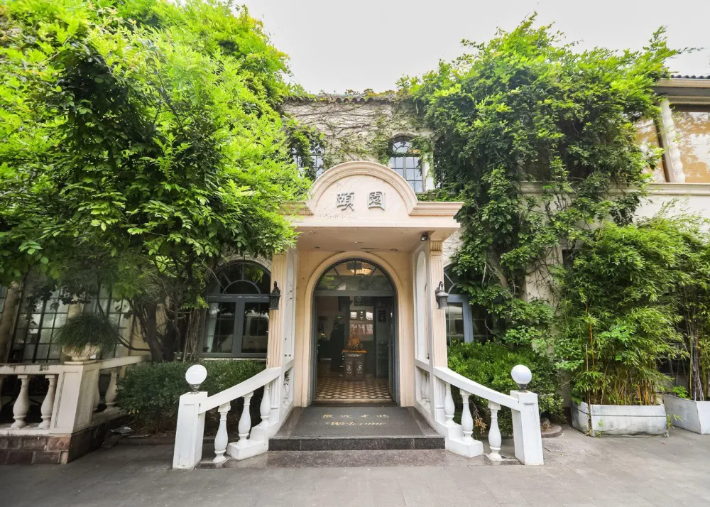 Exterior of Chenglongxing - Yifeng Garden