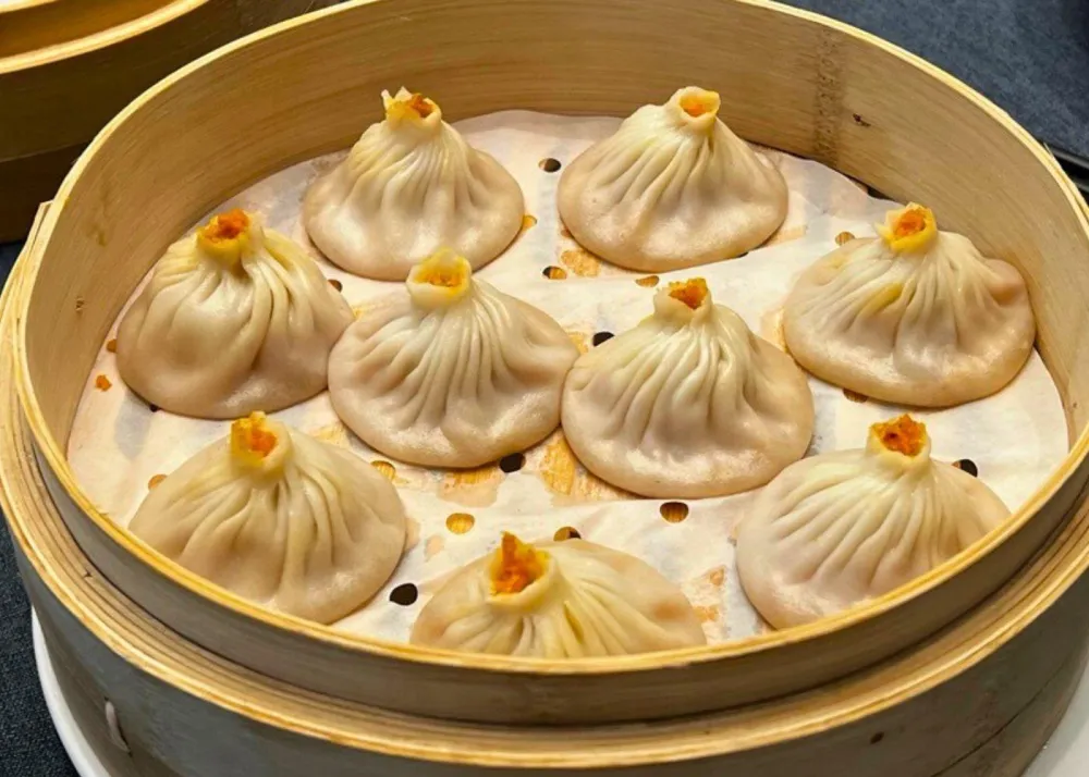 Crab Xiao Lng Bao at Chenglongxing - Yifeng Garden as photographed by The Beat Asia