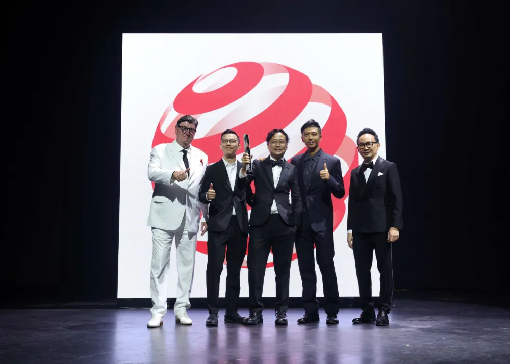 Representatives of HKDI, Project Kontemp Ltd., and Red Dot Awards