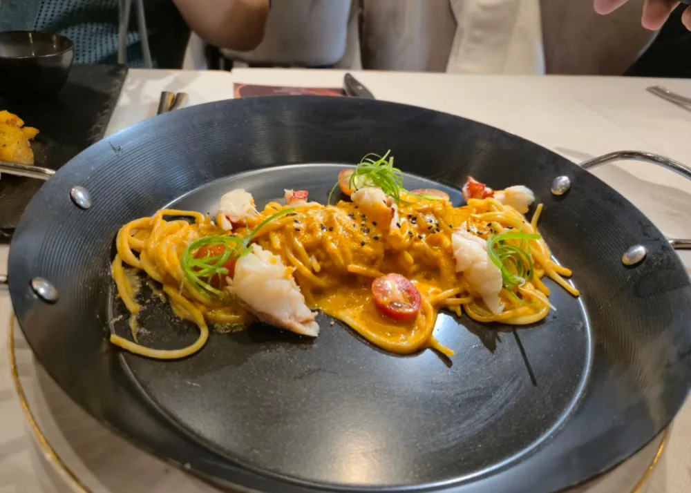 A creamy spaghetti with lobster flavors