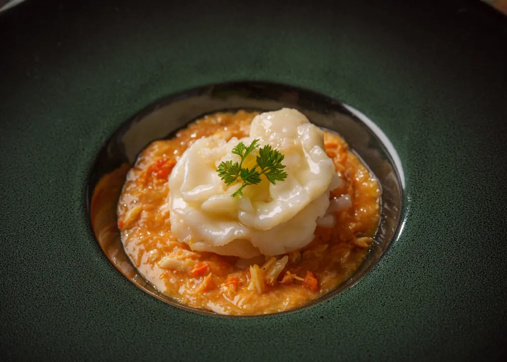 Sauteed prawn with hairy crab