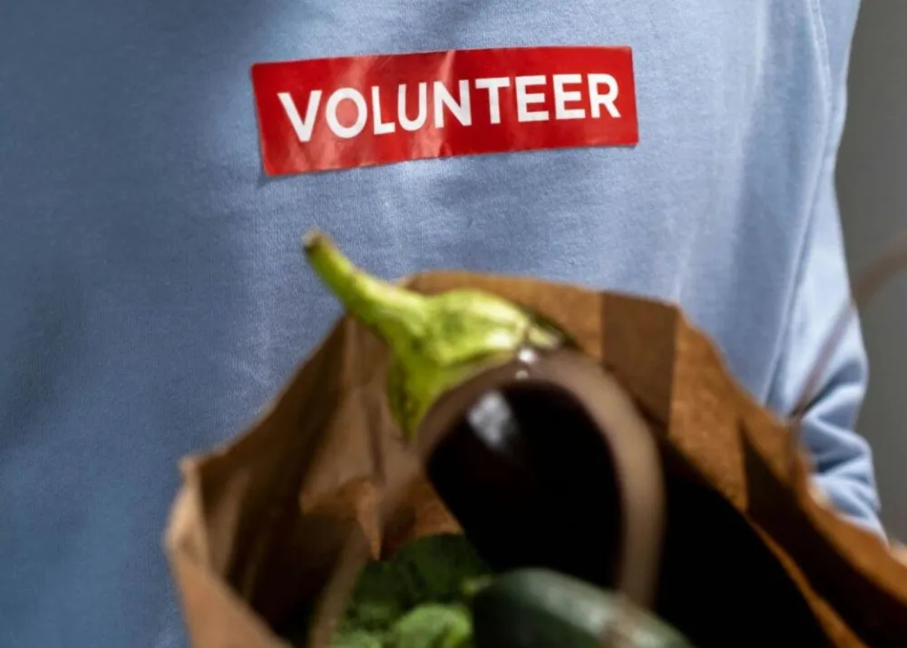 Volunteer by distributing food