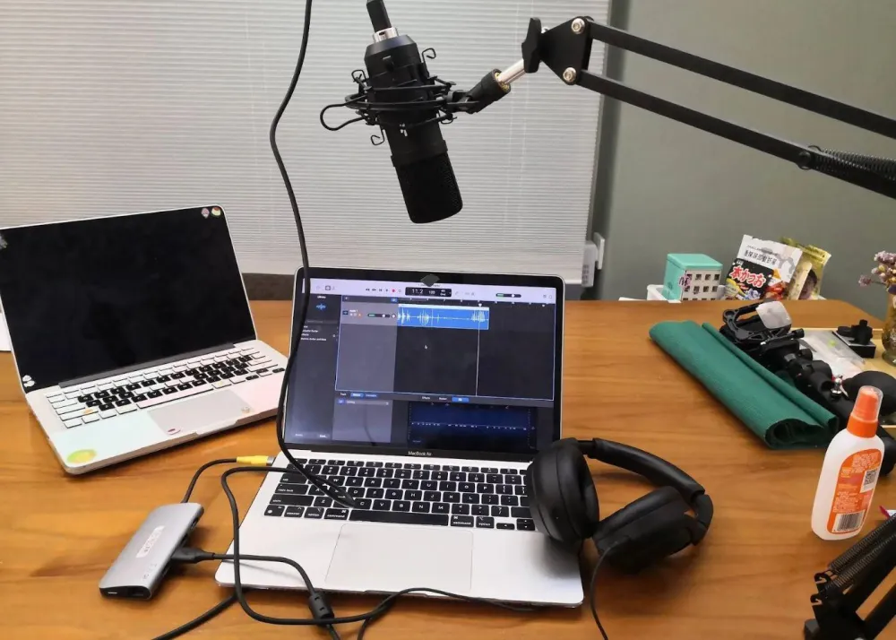 Shulin's podcast setup