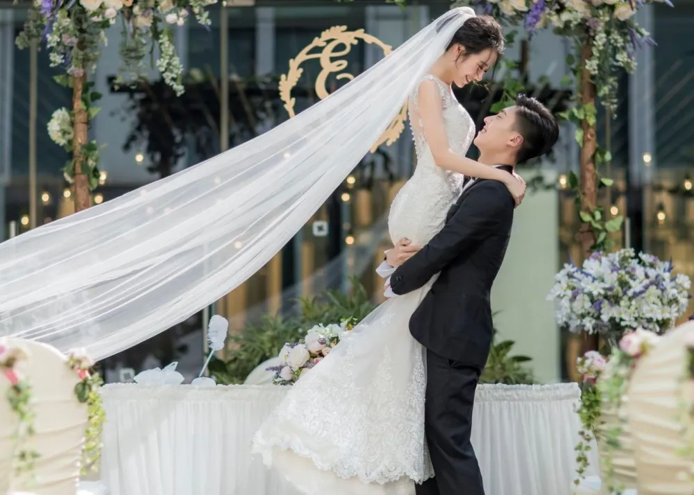 Couple getting married at Hotel ICON's outdoor venue, best affordable wedding venues in Hong Kong