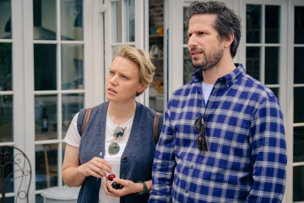 Kate McKinnon and Andy Samberg in The Roses