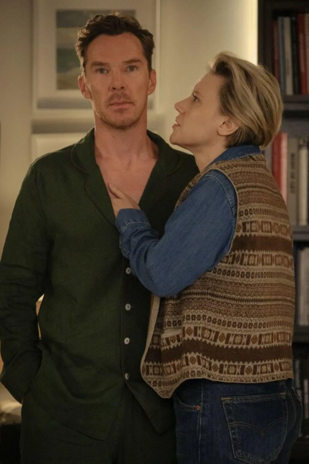 Kate McKinnon and Benedict Cumberbatch in The Roses