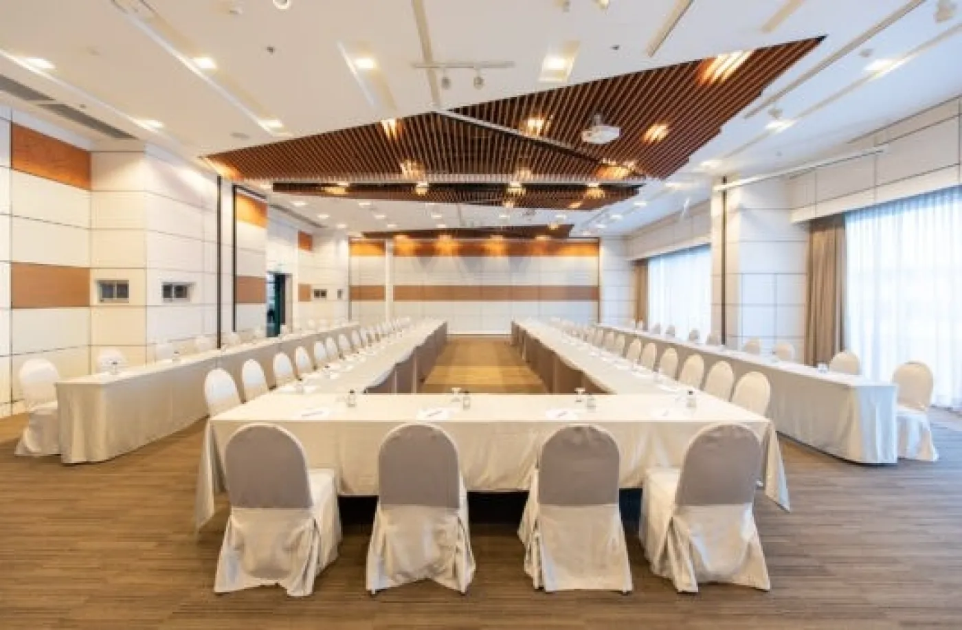 MR 211 212 U Shape 003 536x351