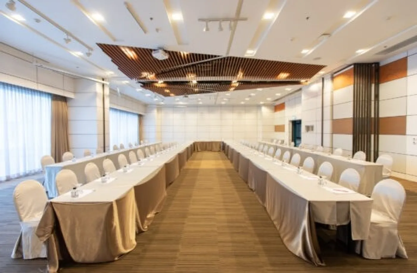 MR 211 212 U Shape 005 536x351