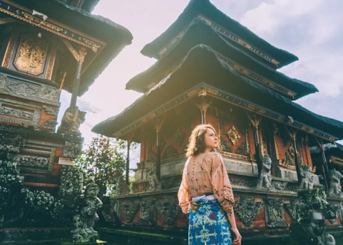 Where to Shop Fashionable Temple Friendly Clothing in Bangkok