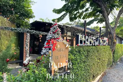 Elder and Better Christmas theme cafe