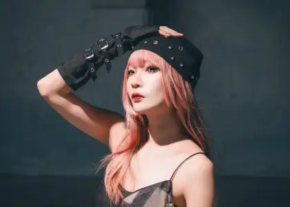 RAZE's vocalist, Yoko.