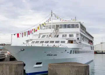 Sail Along With Doulos Hope’s Floating Book Fair in Bangkok Until Nov. 26