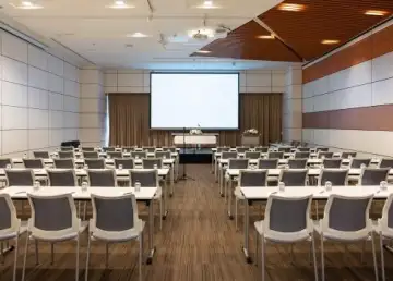 MR 213 Class Room 01 536x351