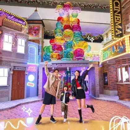 5 Streets of Christmas Joy