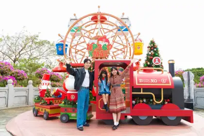 5 Ngong Ping 360 x Red A Christmas Dream Factory