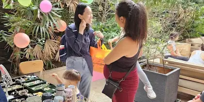 10 MOTHER'S DAY MARKET