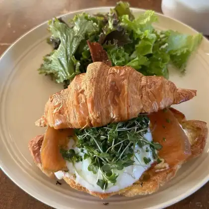 Brunch bungalow Lox on toast Photo by nomnomsbybejulo