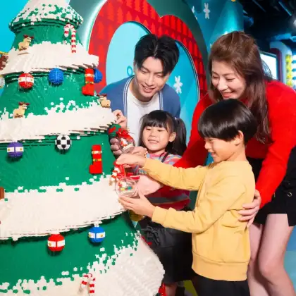 2 Build a Heart, Share the Joy at LEGO® Enchanting Christmas Town