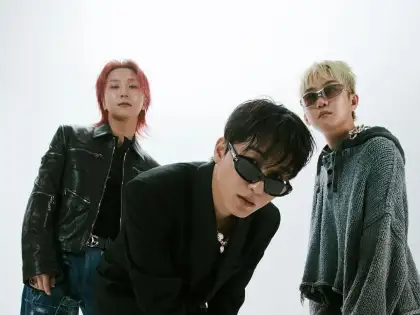 Wave to earth in Bangkok