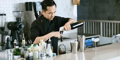 7. Blue Bottle Classes: Cocktail Master Class by Antonio Lai
