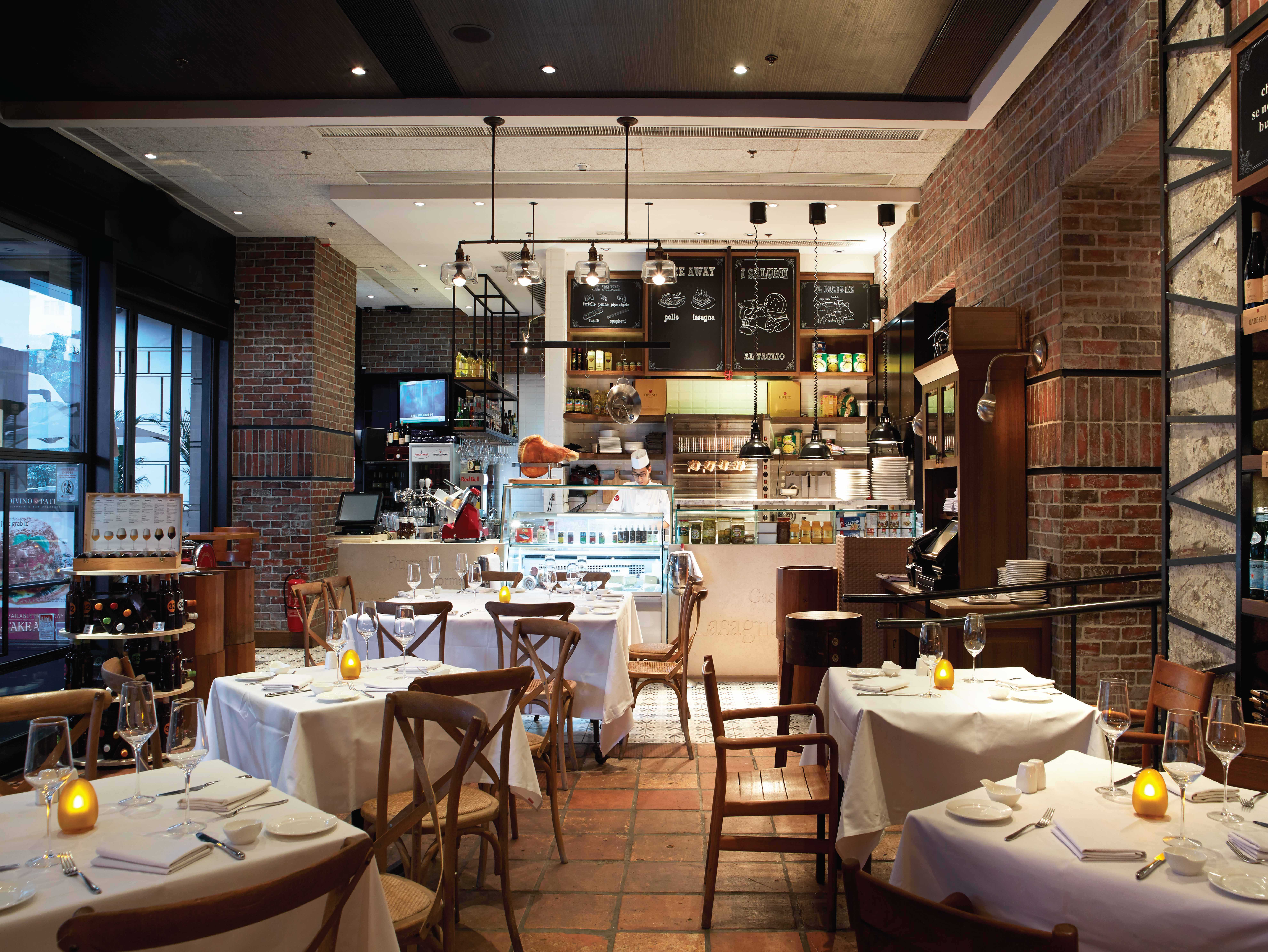 Di Vino Patio Interior 1902x1428 01