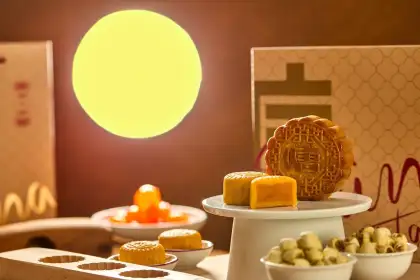 China Tang The Golden Serenade Mooncake Gift Box
