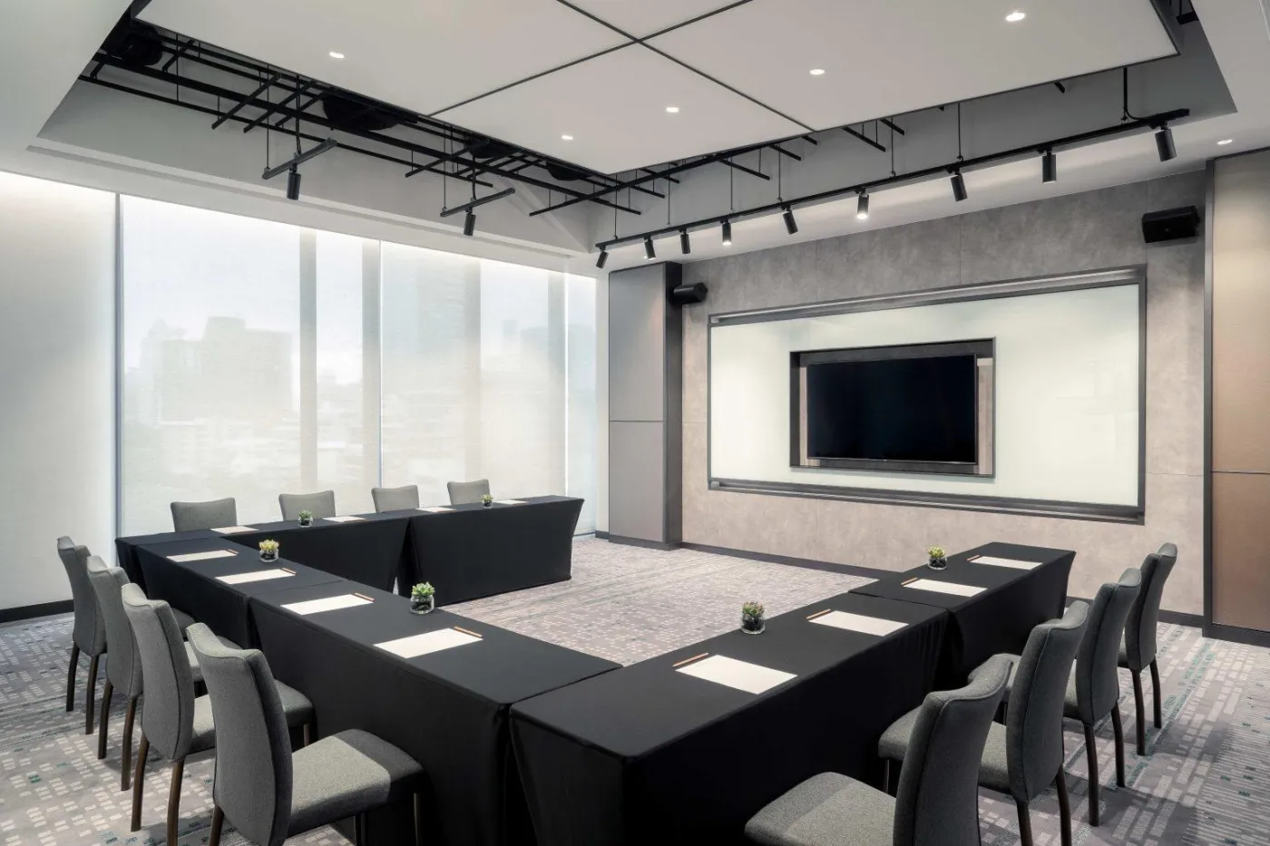 U Shape Kimpton Maa Lai Bangkok 01 1536x1024