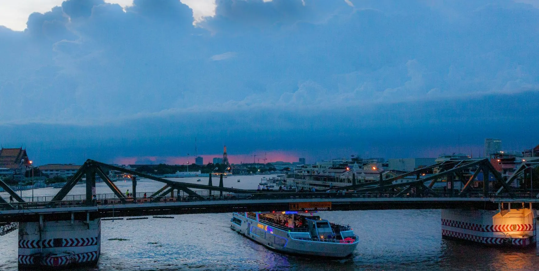 Chao Phraya Sky Park pic 2