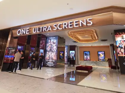 One Ultra Screens pic 1