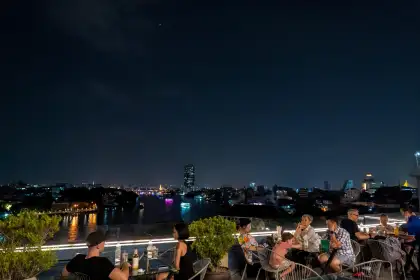 River Vibe Bar Restaurant pic 1