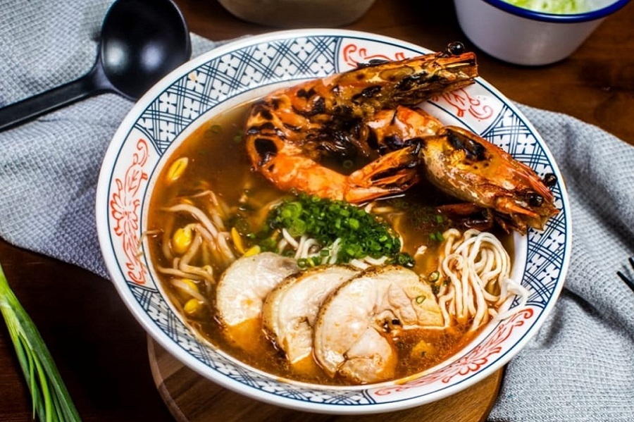 Prawn noodle soup