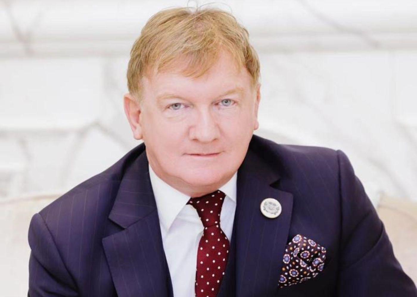 Meet Alistair Warwick-Nelson, China’s Only British Etiquette Expert