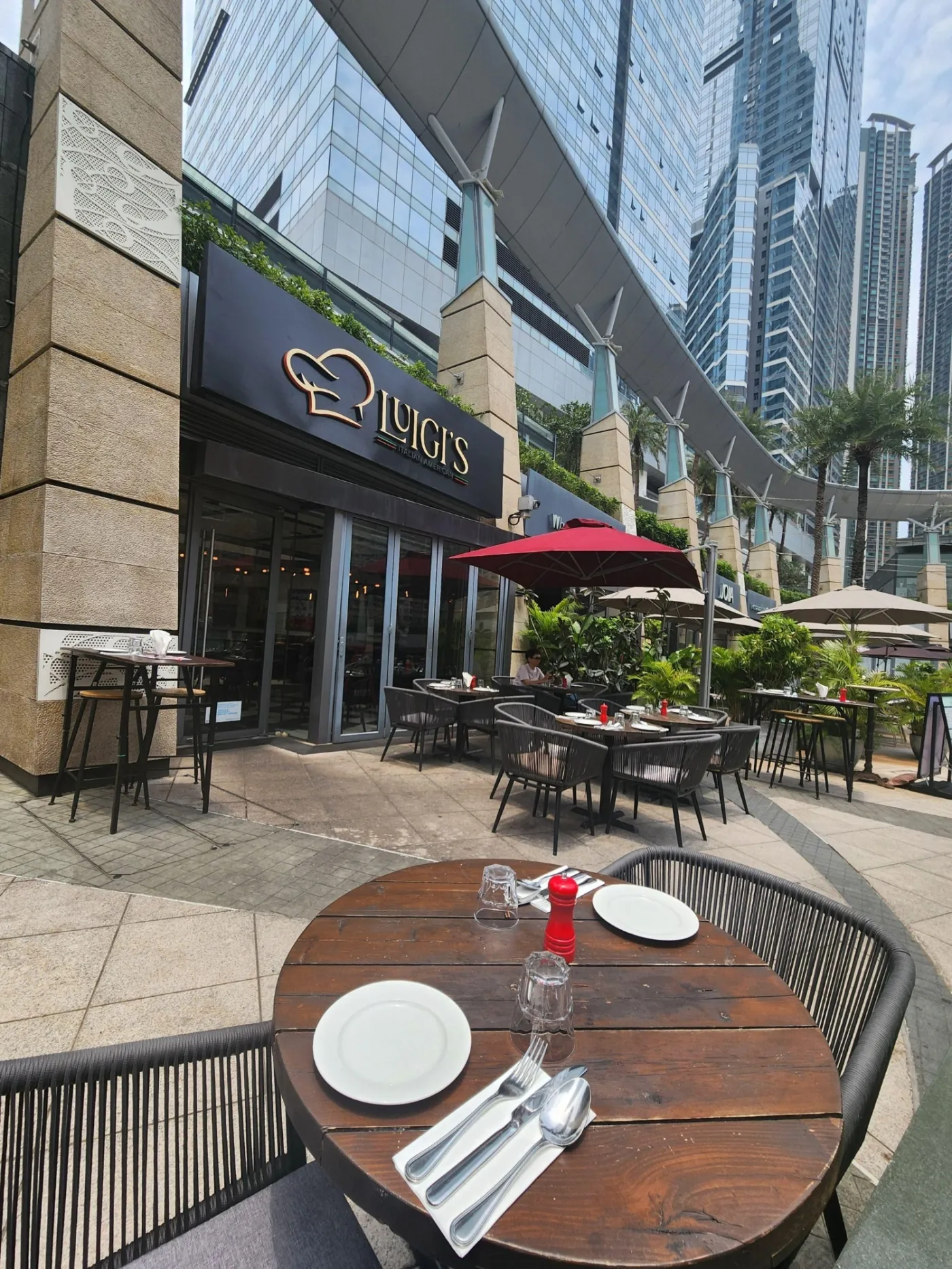 Luigis Exterior 4