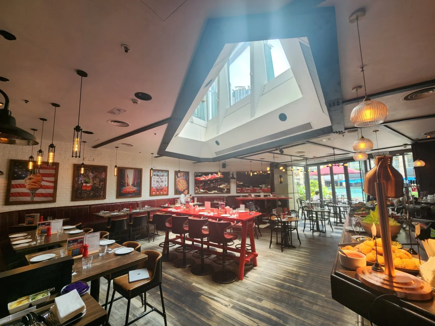 Luigis Interior 2