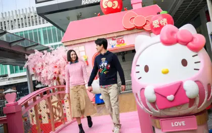 couples with hello kitty