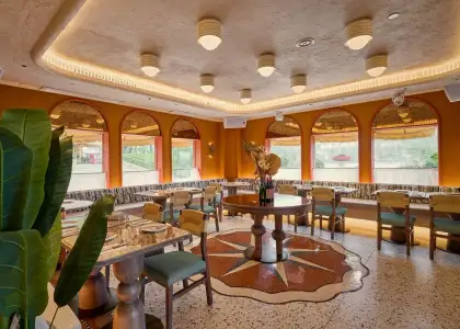 ÓNA Discovery Bay Restaurant indoor dining area