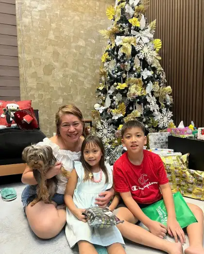 Nina's mother with the children